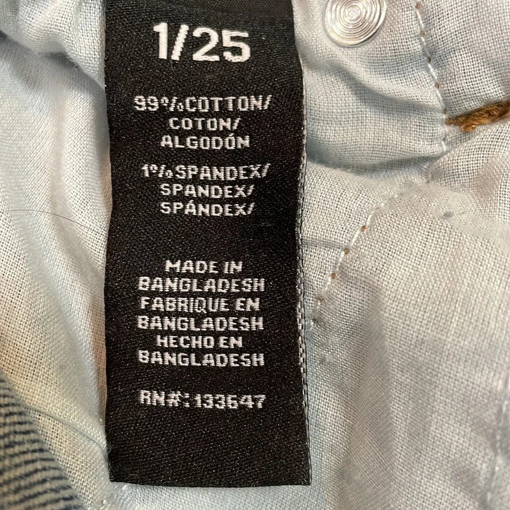 Celebrity Pink Woman’s junior Size 1 Blue Jeans Shorts Cut Offs NWT 99% cotton - Picture 3 of 10